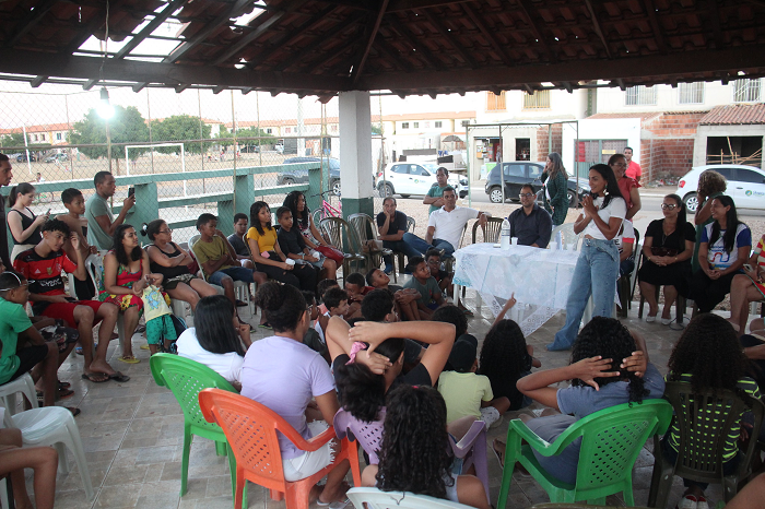 Prefeitura de Juazeiro leva campeã mundial Ana Augusta para bate-papo sobre esporte com crianças e adolescentes de residenciais