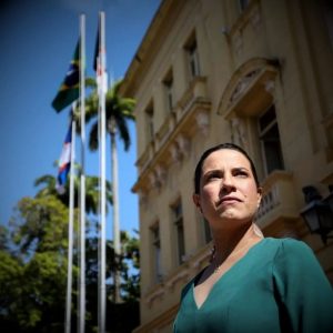 Raquel não apresenta plano de reajuste dos professores