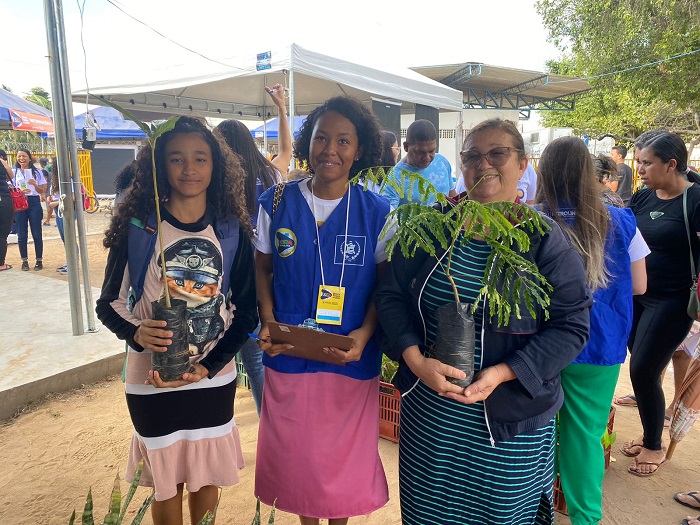 Bora Petrolina: 100 mudas de plantas foram distribuídas no bairro João de Deus
