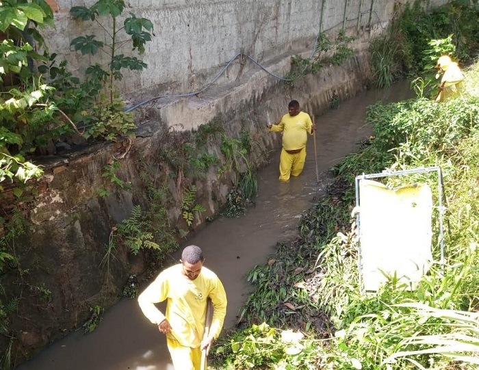 Prefeitura do Paulista realiza a limpeza do Canal das Paineiras