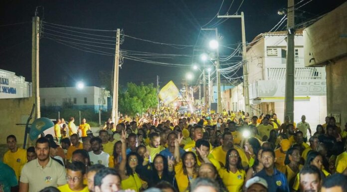 Rolê do GD “pinta” de amarelo as ruas de Santa Maria na Caminhada do 11