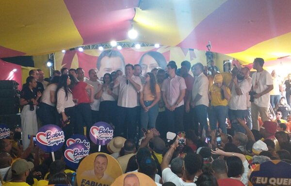 Ao lado de João Campos, Júnior Matuto oficializa candidatura em Paulista