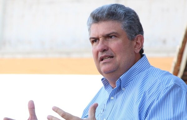 Cadê o ex-prefeito das praças?