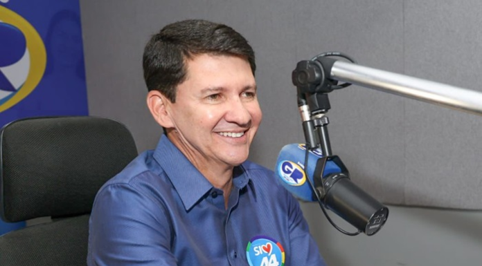 “A gente tem uma grande escolha para fazer, continuar no ritmo do trabalho ou voltar ao passado de atraso”, diz Simão em sabatina