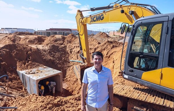 Mais de 1.800 obras públicas foram realizadas nos bairros e zona rural de Petrolina, diz assessoria de Simão