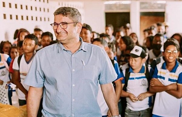 Prefeito George Duarte inicia construção de quadra poliesportiva no Areal com investimento de R$ 270 mil e previsão de entrega em 90 dias