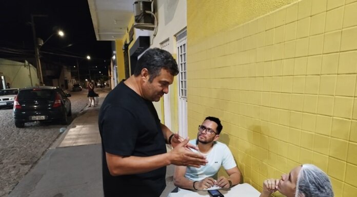 Populares revelam caos na saúde de Petrolina ao candidato a prefeito Doutor Marcos. ‘Asfalto não resolve tudo’, desabafa comunitária