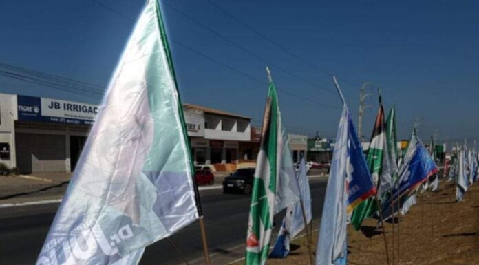 Justiça eleitoral manda recolher bandeiras irregulares de Julio Lossio e Odacy Amorim