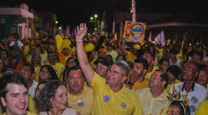 Milhares de boavistanos “pintam” de amarelo as ruas de Santa Maria no 2º Arrastão do prefeito George Duarte