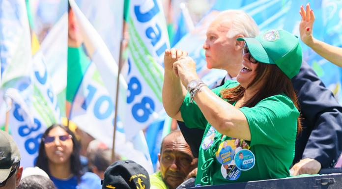 Suzana comemora primeiro lugar em pesquisa eleitoral