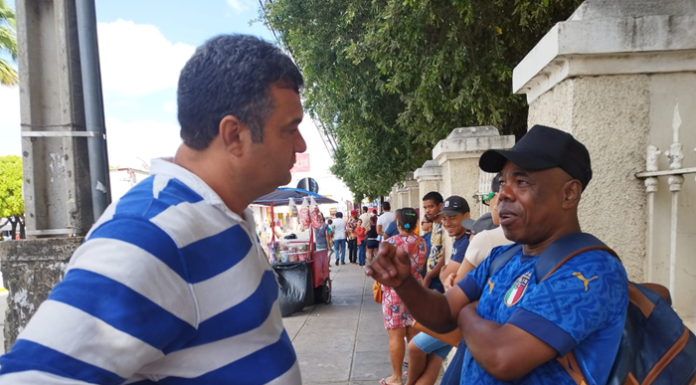 Dr. Marcos Ortopedista critica falta de Infraestrutura em fila da Caixa e propõe melhoria para mototaxistas em Petrolina, informa assessoria