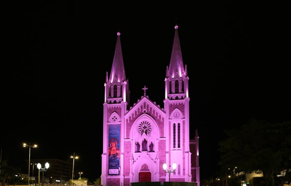 Monumentos de Petrolina ganham cor rosa para reforçar importância do combate ao câncer de mama