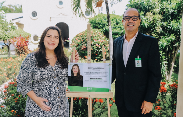 Maria Arraes é homenageada por apoio ao Hospital de Câncer