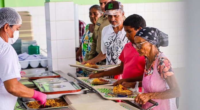 Restaurante Popular de Juazeiro disponibiliza 800 refeições gratuitas diariamente para a população