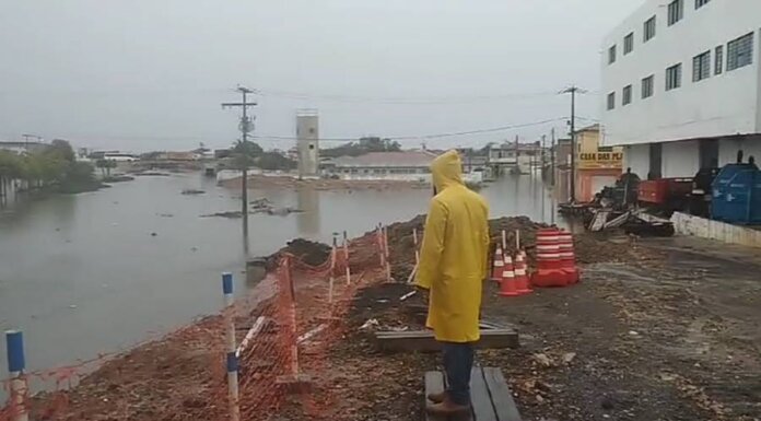 Juazeiro: Temporal deixa intransitável trecho de acesso ao João XXIII e Alto do Cruzeiro