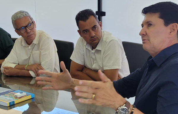 Prefeito eleito de Juazeiro (BA), Andrei Gonçalves, se encontra com o prefeito reeleito de Petrolina (PE), Simão Durando