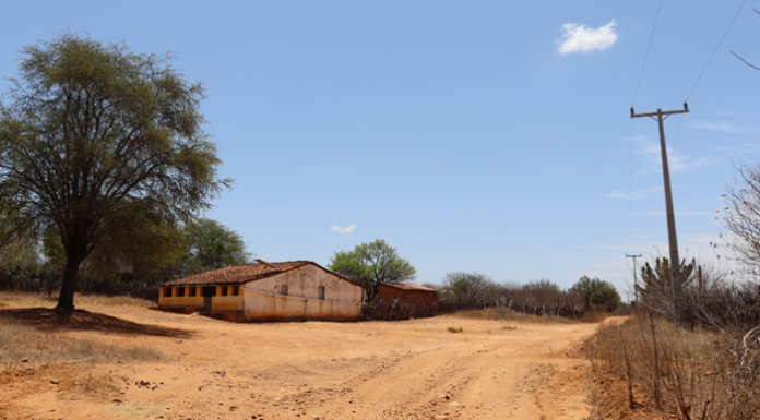 Famílias de comunidades rurais em Casa Nova ainda vivem sem acesso à energia elétrica, destaca reportagem do site Irpaa