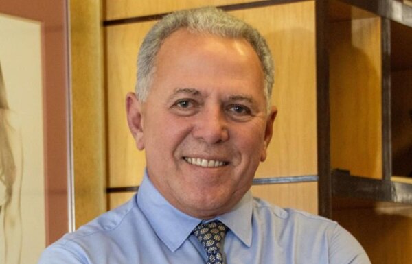 Outubro rosa: Médico esclarece mitos entre próteses de silicone e câncer de mama e explica detalhes sobre cirurgia reconstrutora