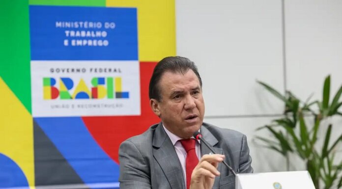 Ministro defende redução da carga horária como “possível e saudável”