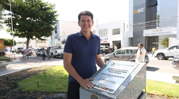 Simão Durando entrega Praça do Galo totalmente reformada em Petrolina