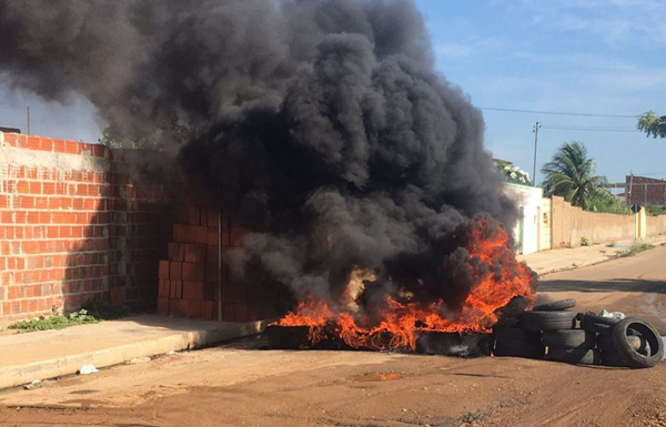 Em Petrolina (PE), moradores do Mandacaru exigem solução para lama e doenças na Avenida Nossa Senhora Auxiliadora