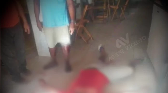 Homem é assassinado em bar