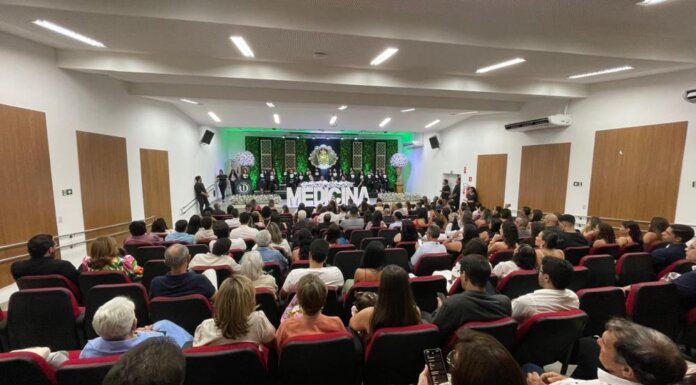 Instituto de Educação Médica em Juazeiro (IDOMED Juazeiro) celebra a formatura da segunda turma de medicina, fortalecendo seu impacto na saúde pública