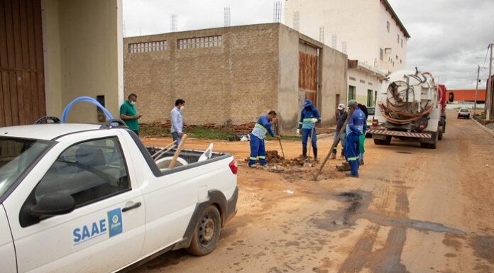 SAAE Juazeiro intensifica esforços para solucionar problemas na rede de esgoto e orienta população sobre uso correto do sistema