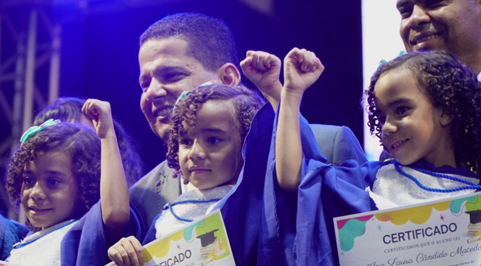 Mais de 280 alunos da Educação Infantil de Senhor do Bonfim concluem ano levito em grande formatura