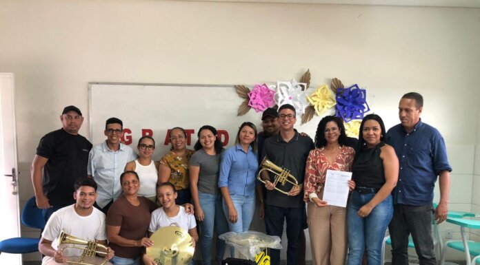 Prefeitura de Juazeiro e Ibacem entregam instrumentos musicais para fanfarra da Escola Municipal Iracy Nunes, em Itamotinga