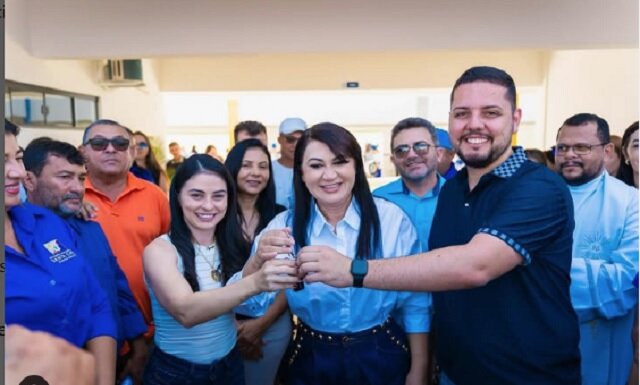 Prefeita Eliane Soares reforça saúde de Santa Cruz-PE com Micro-Ônibus para o TFD