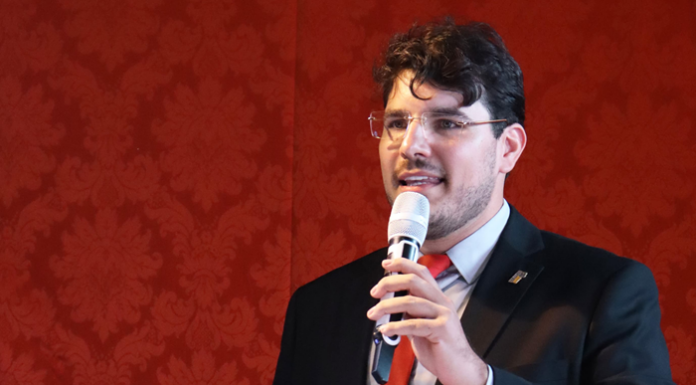 A força política de Ismael Lira elege presidente e ato de posse tem público histórico