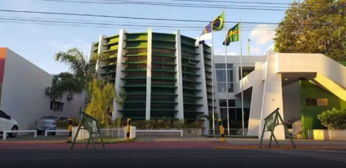 Depois de Petrolina (PE), TCE pede suspensão dos novos salários de vereadores, prefeito, vice-prefeito e secretários de Arcoverde (PE)