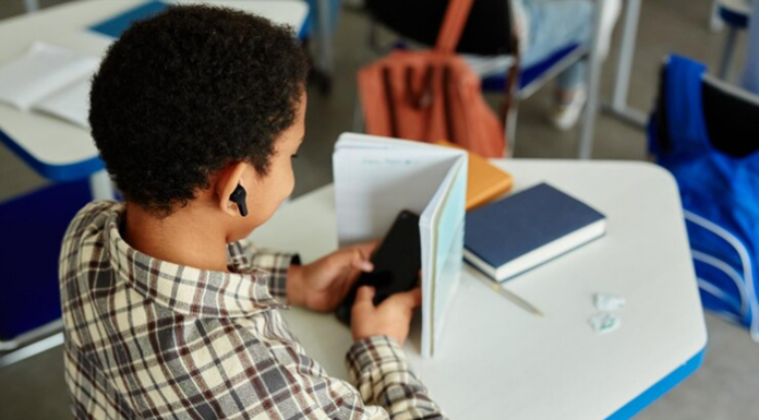 Volta às aulas: como fica o celular na escola?