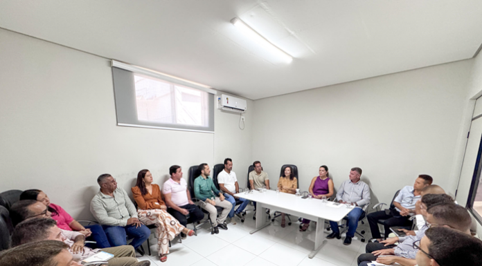 Prefeita Giselda Carvalho realiza primeira reunião de gestão com secretariado em Sento-Sé