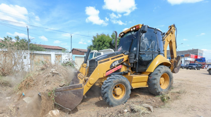Prefeitura de Petrolina faz mutirão de limpeza no bairro Padre Cícero