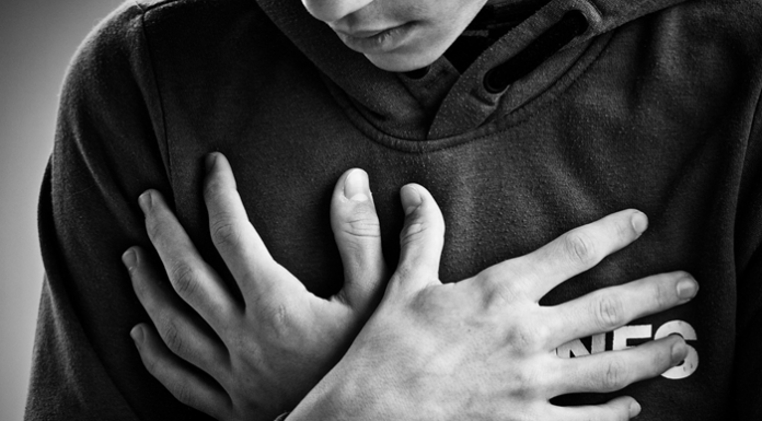 Crescimento de ansiedade entre jovens desafia sistema educacional