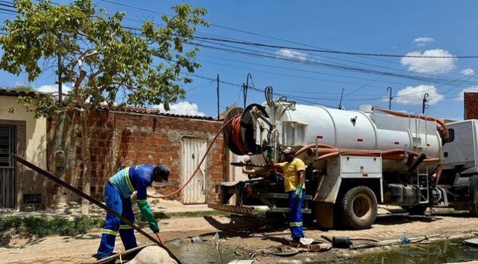 SAAE corrige quase 130 esgotos estourados em Juazeiro. Levantamento aponta cerca de 1 mil solicitações acumuladas nos últimos 6 meses