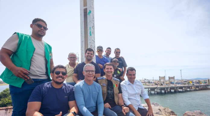 Prefeitos Simão e Andrei lideram força-tarefa para limpeza e preservação da Ilha do Fogo