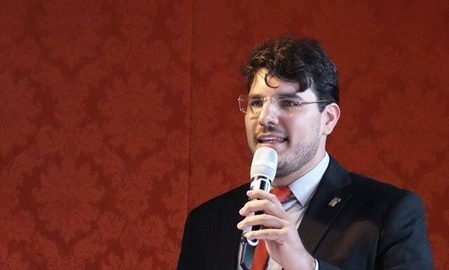 Prefeito de Orocó anuncia pagamento do 13º salário no mês de aniversário dos servidores; nascidos em janeiro já receberam!