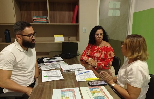Equipe da Secretaria de Educação de Juazeiro visita Escola de Idiomas e discute programação para o início das aulas