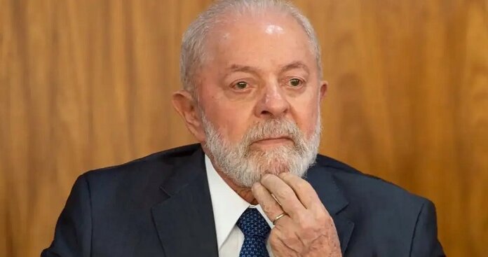 Popularidade de Lula cai ao menor nível dentre todos seus mandatos; crise econômica é apontada como fator principal