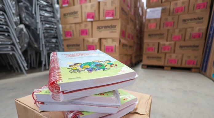 Cerca de 58 mil estudantes da rede municipal de Petrolina receberão materiais didáticos
