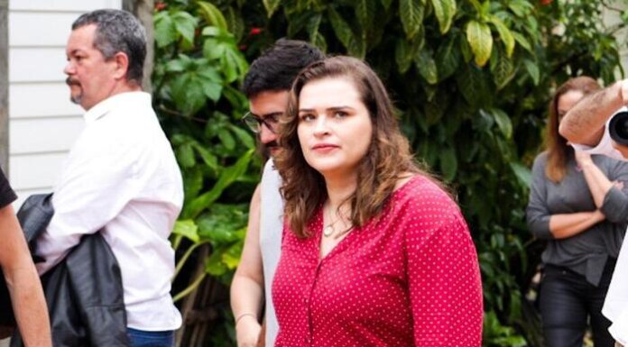 Marília Arraes some dos holofotes, apoia a irmã e sonha com o senado