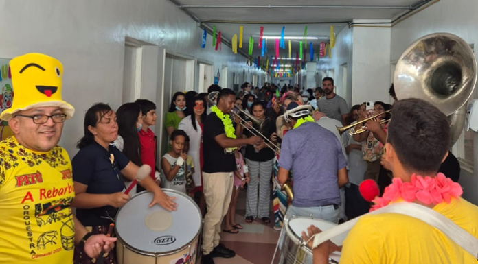 Frevo e folia fizeram a alegria de pacientes, acompanhantes e funcionários do Hospital Dom Malan em Petrolina
