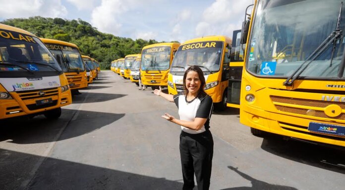 Governo de PE entrega mais 184 ônibus escolares e supera marca de 800 veículos entregues a todos os municípios