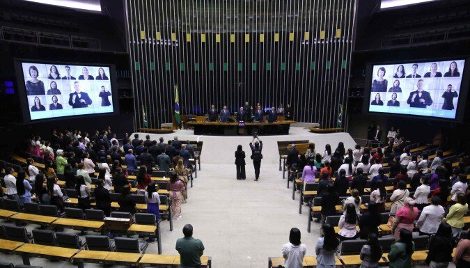 Absurdo: Número de deputados pode subir de 513 para 527