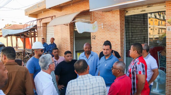 Prefeito acompanha retomada das obras da Feira Livre do Alto do Alencar em Juazeiro