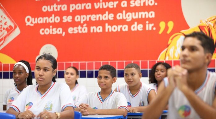 Bahia fica acima da média nacional na frequência escolar da população com idade de 4 a 17 anos