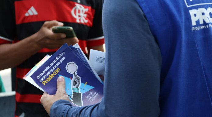 Semana do Consumidor: PRODECON orienta e fiscaliza lojas no centro de Petrolina